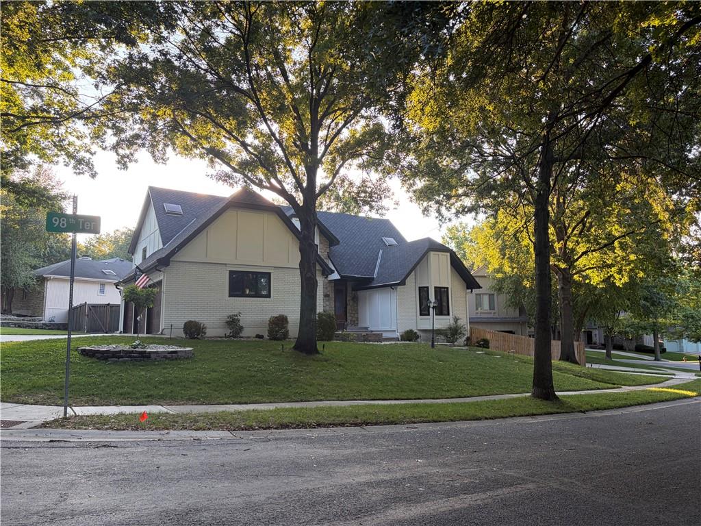8230 W 99th St, Overland Park, KS 66212