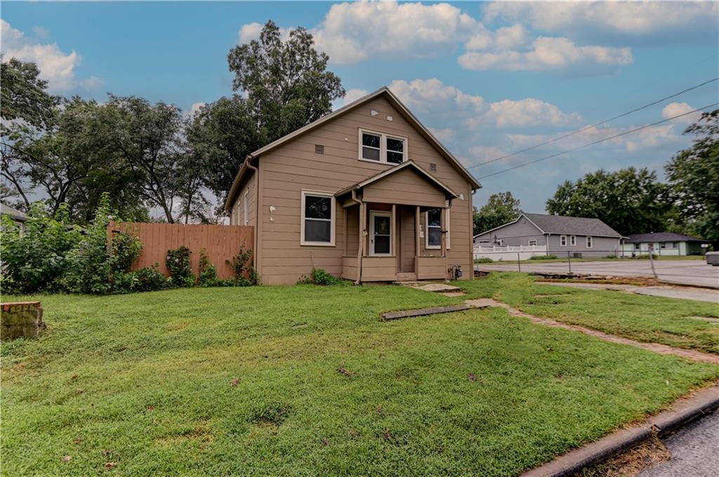931 Kickapoo St, Leavenworth, KS 66048
