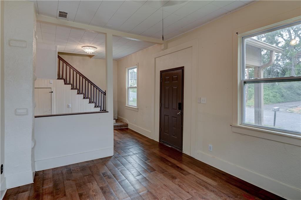 931 Kickapoo St, Leavenworth, KS 66048