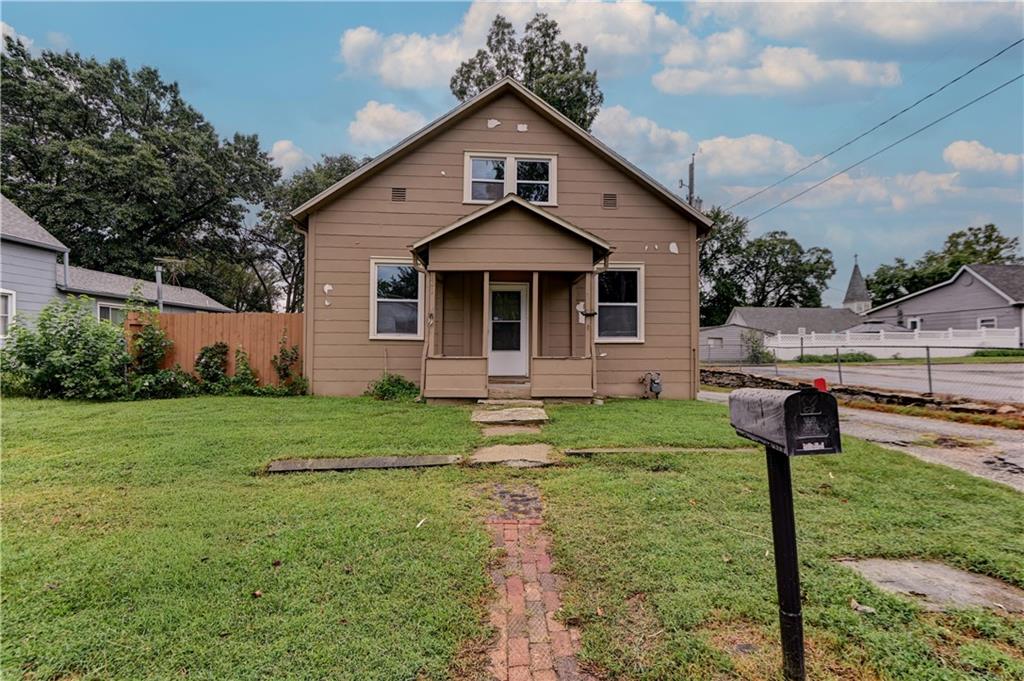 931 Kickapoo St, Leavenworth, KS 66048