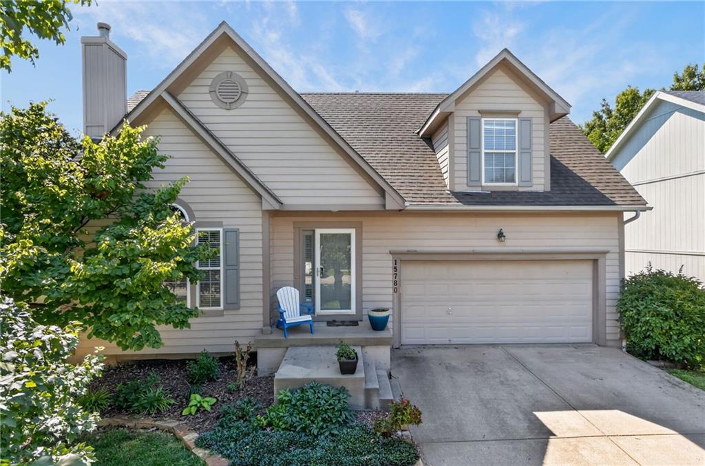 15780 S Bradley Dr, Olathe, KS 66062