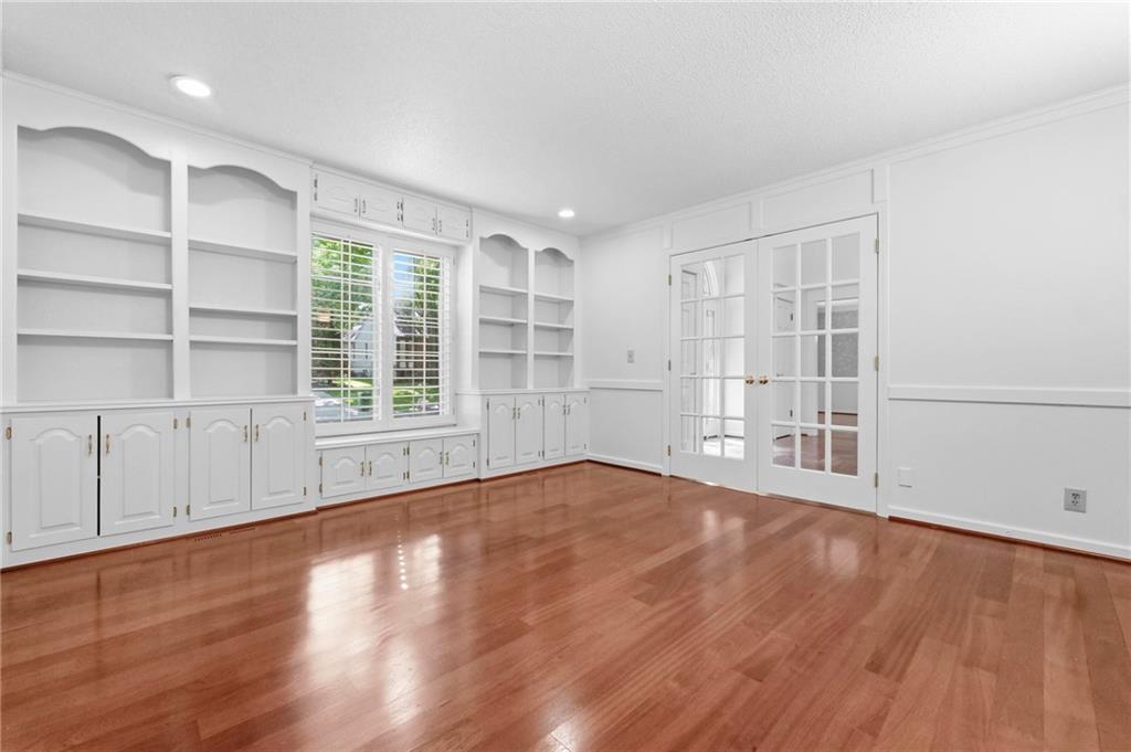 10164 Mackey St, Overland Park, KS 66212
