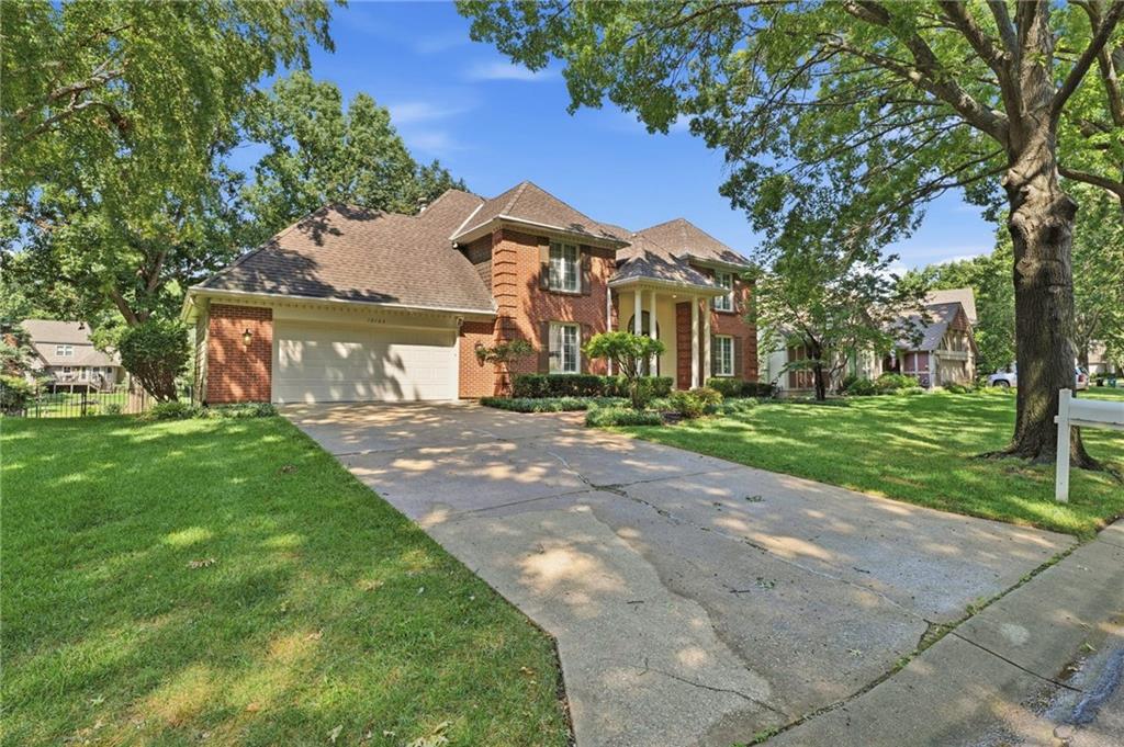10164 Mackey St, Overland Park, KS 66212