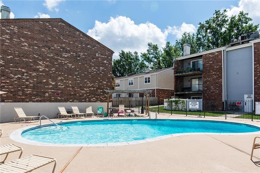 10124 W 96th St #A, Overland Park, KS 66212