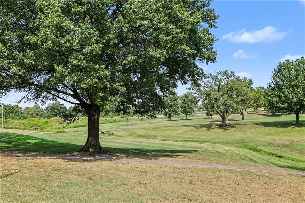 16 Overhill Dr, Paola, KS 66071