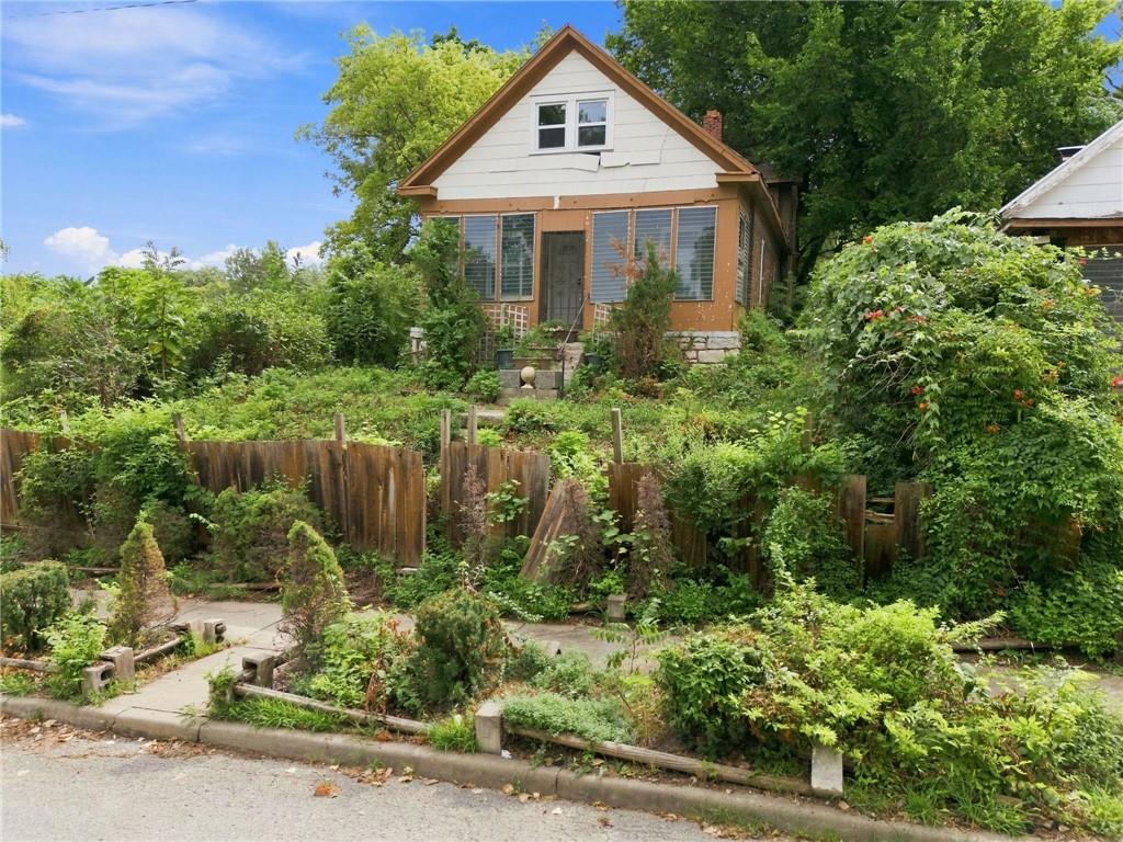 3003 Jarboe St, Kansas City, MO 64108