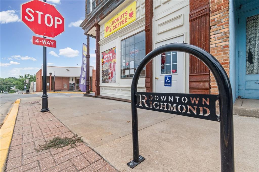 102 S Thornton St, Richmond, MO 64085