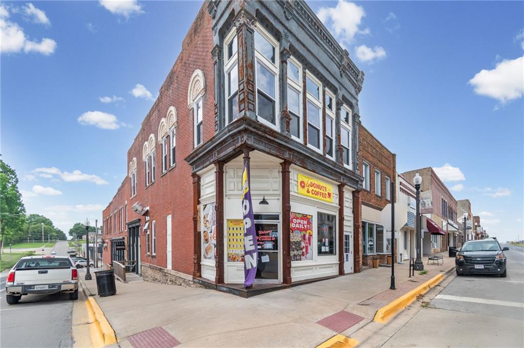 102 S Thornton St, Richmond, MO 64085