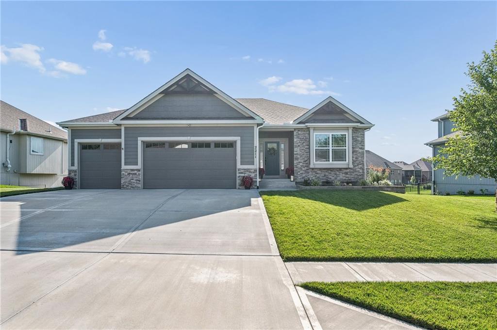 2211 Foxtail Dr, Kearney, MO 64060