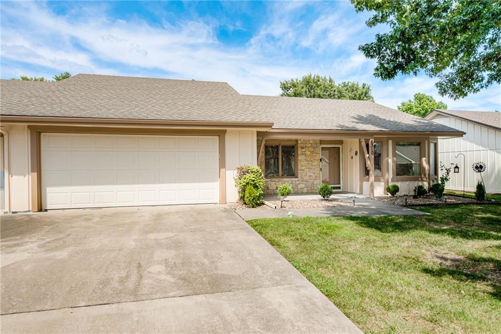 8310 E 190th St, Belton, MO 64012