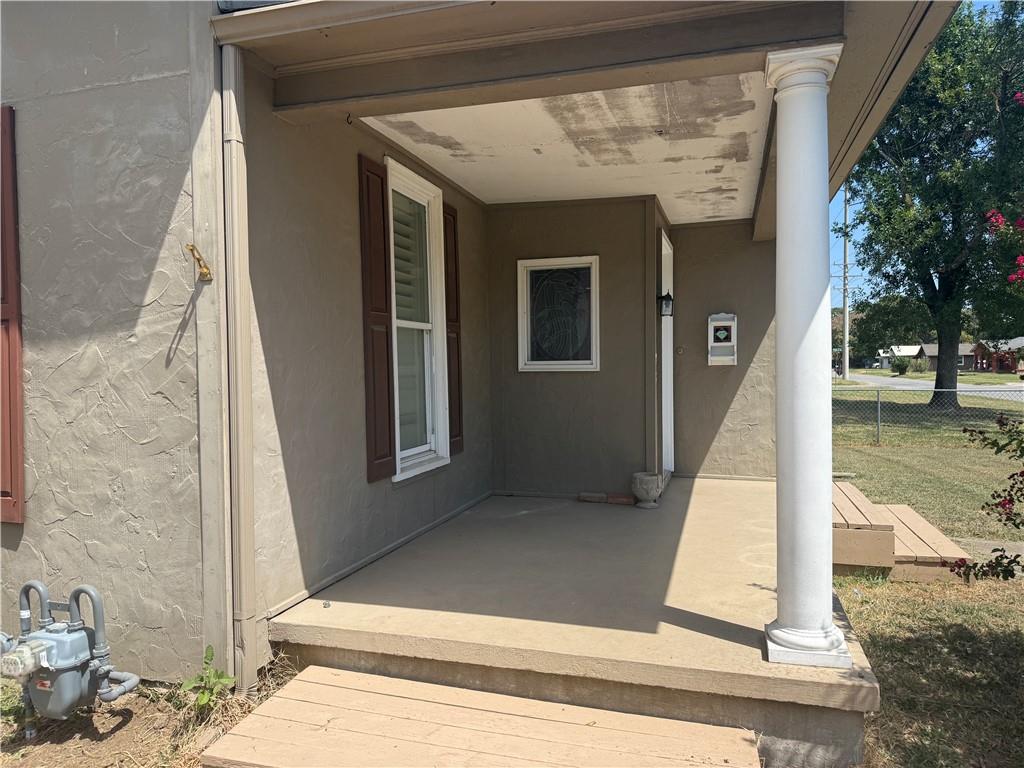 706 W 1st St, Coffeyville, KS 67337