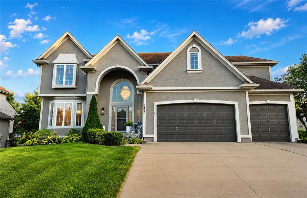 2413 SW Regency Dr, Lee's Summit, MO 64082