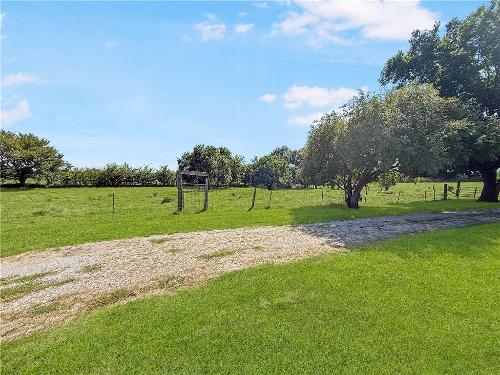 18696 Old Hwy 40 Hw, Higginsville, MO 64037