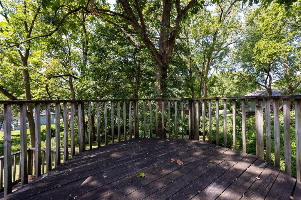 5822 NW Aspen Ln, Kansas City, MO 64152