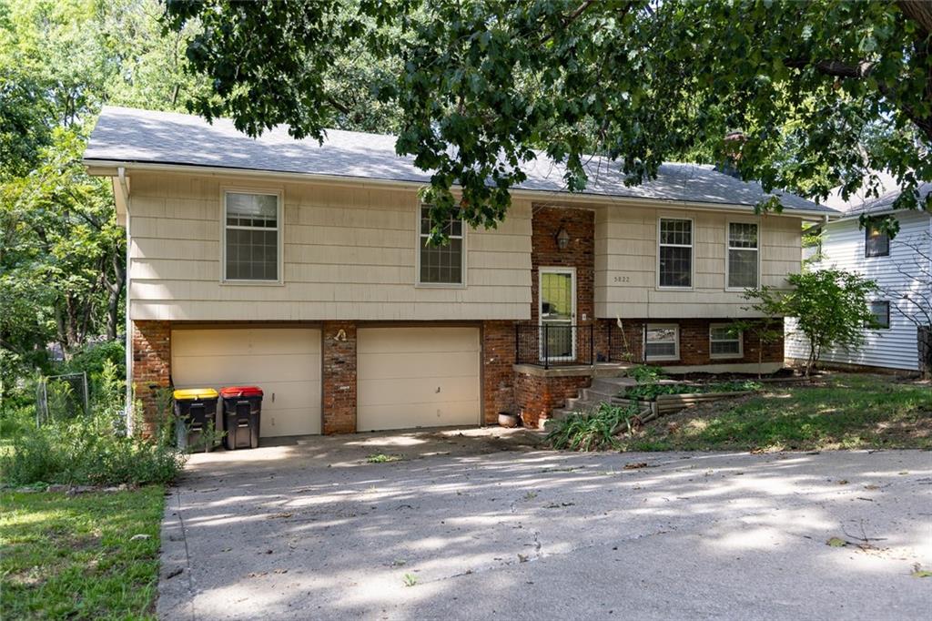 5822 NW Aspen Ln, Kansas City, MO 64152