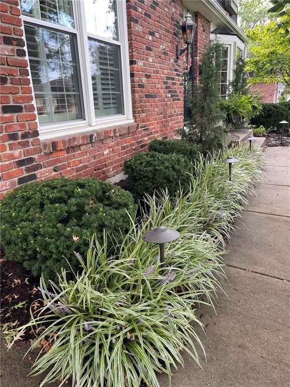 9909 Knox Dr, Overland Park, KS 66212
