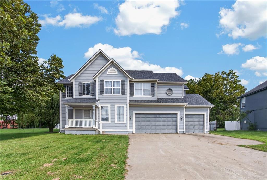 1003 Colonial Dr, Pleasant Hill, MO 64080