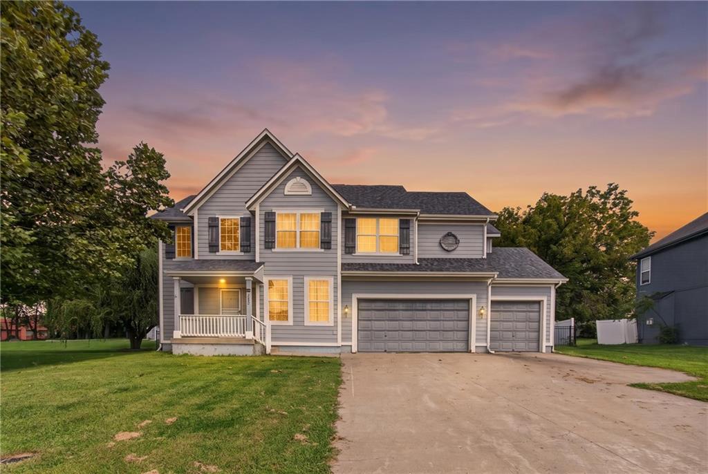 1003 Colonial Dr, Pleasant Hill, MO 64080