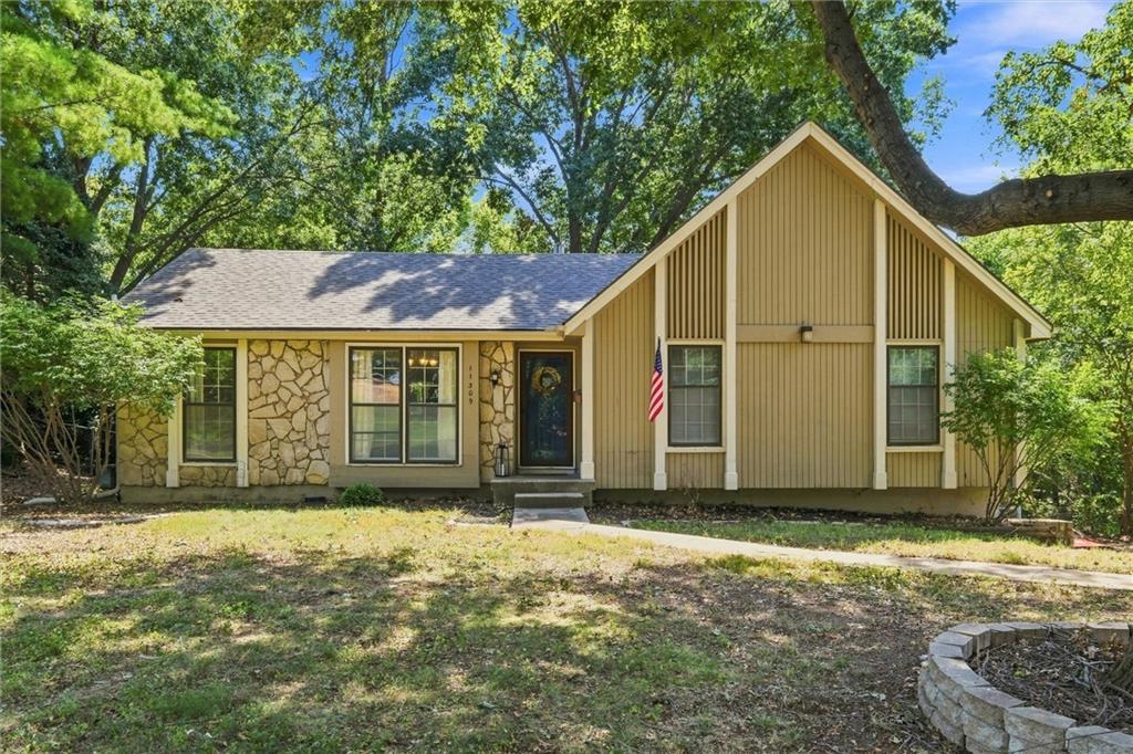 11309 W 99th St, Overland Park, KS 66214