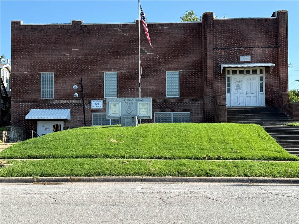 908 W Main St, Blue Springs, MO 64015
