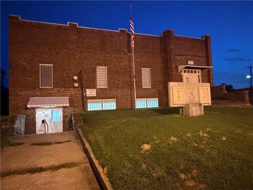 908 W Main St, Blue Springs, MO 64015
