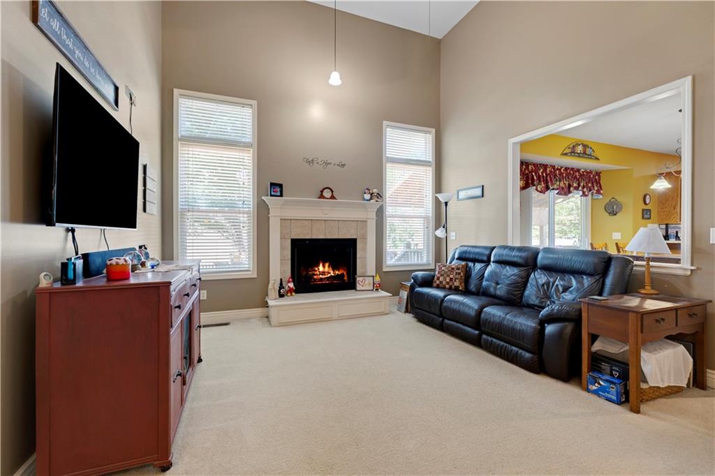 826 Trailway Dr, Raymore, MO 64083