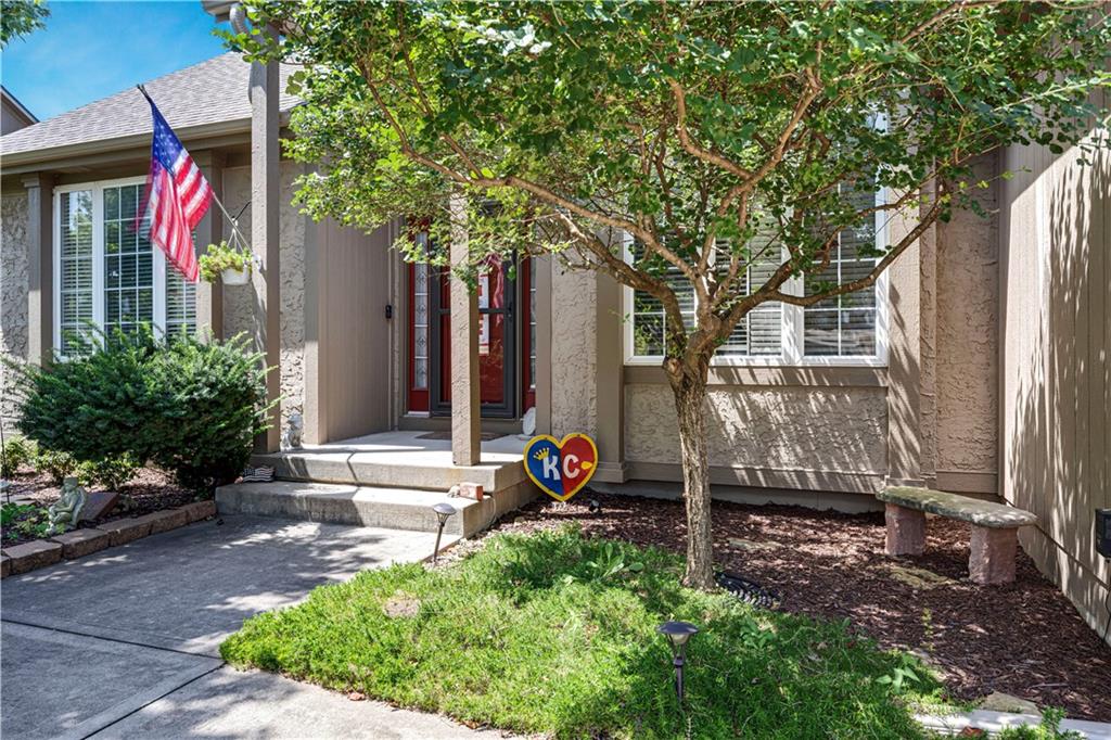 826 Trailway Dr, Raymore, MO 64083