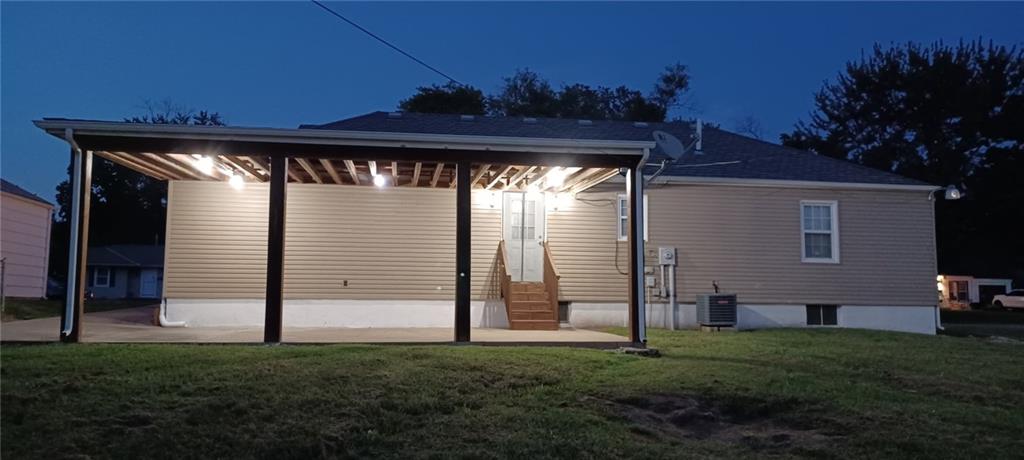 218 SW Opal Dr, Lee's Summit, MO 64081