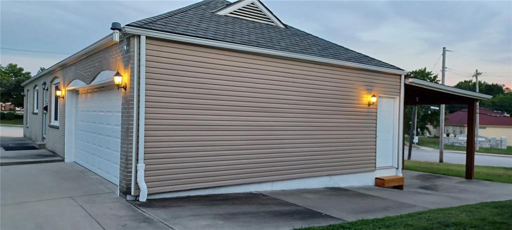 218 SW Opal Dr, Lee's Summit, MO 64081