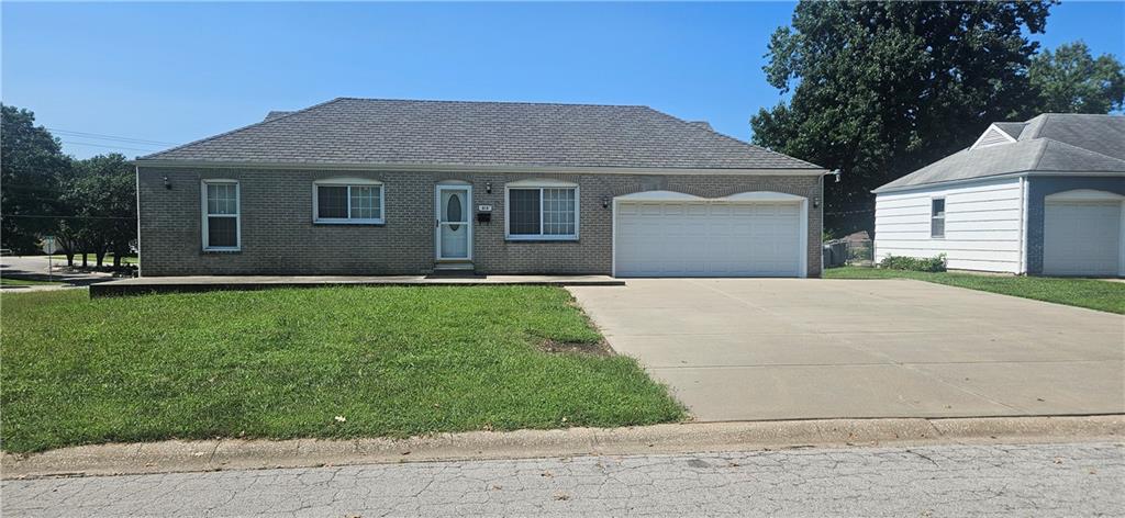 218 SW Opal Dr, Lee's Summit, MO 64081