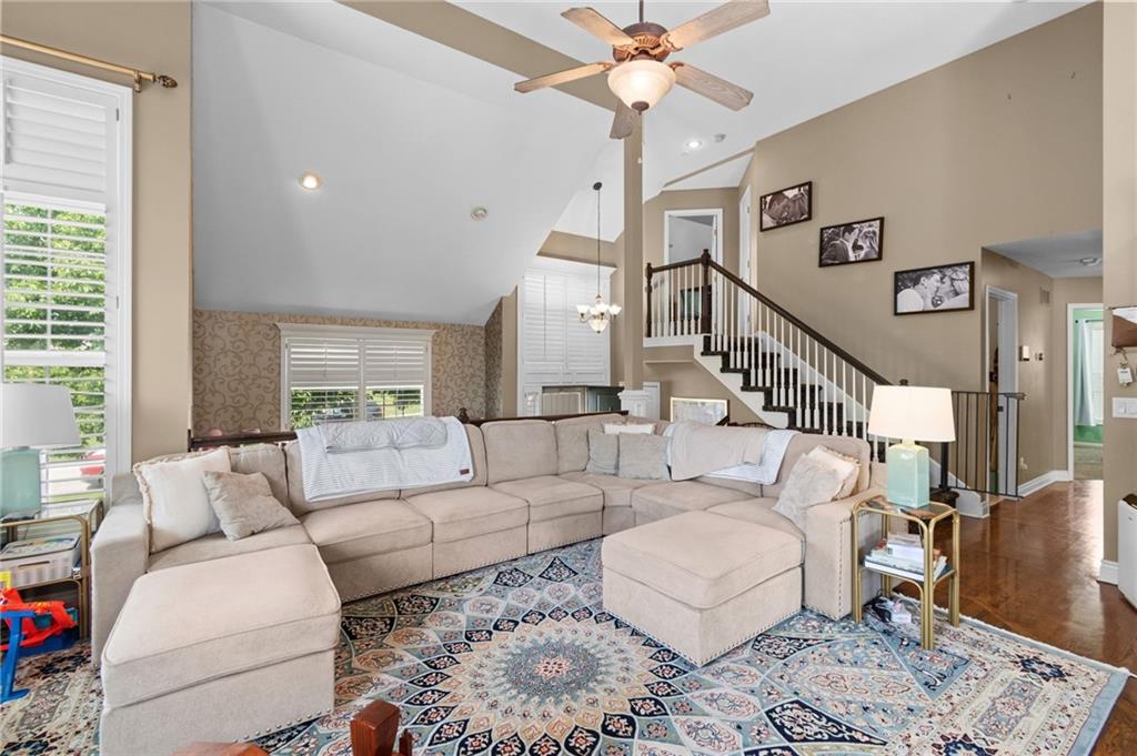 405 SW Gentry Ln, Lee's Summit, MO 64081