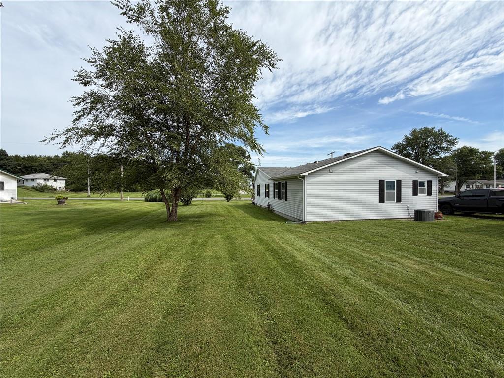 510 W Samuel St, Hamilton, MO 64644