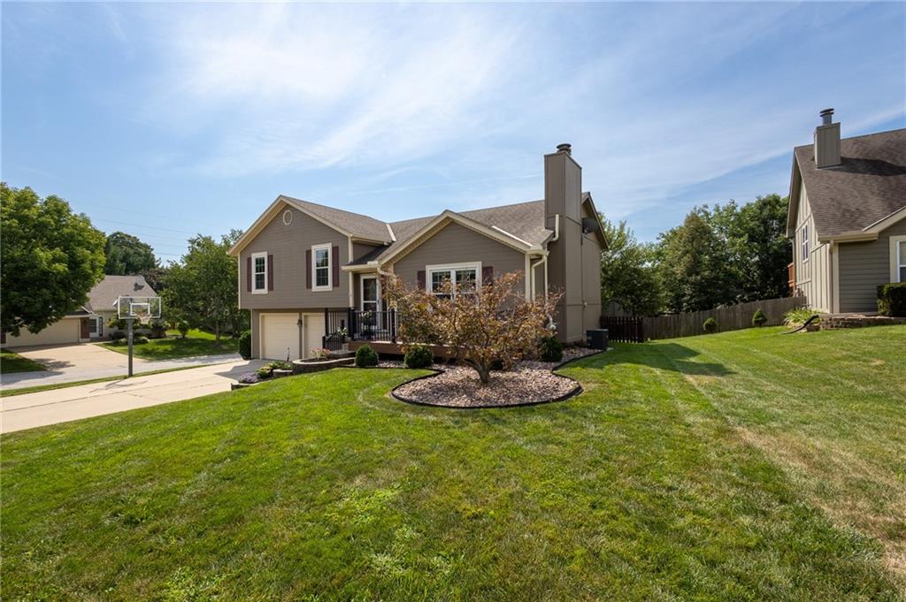 128 SW Tess Ct, Lee's Summit, MO 64081