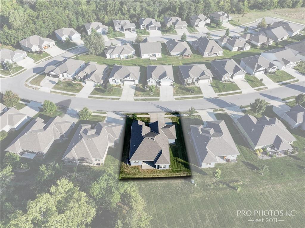 2003 Creek View Ln, Raymore, MO 64083