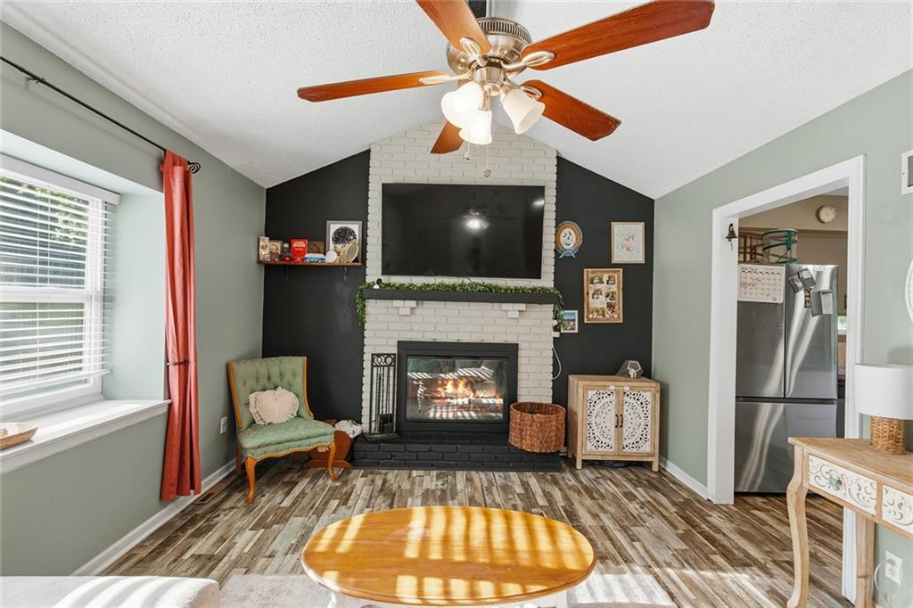 2901 SE 3rd St, Blue Springs, MO 64014