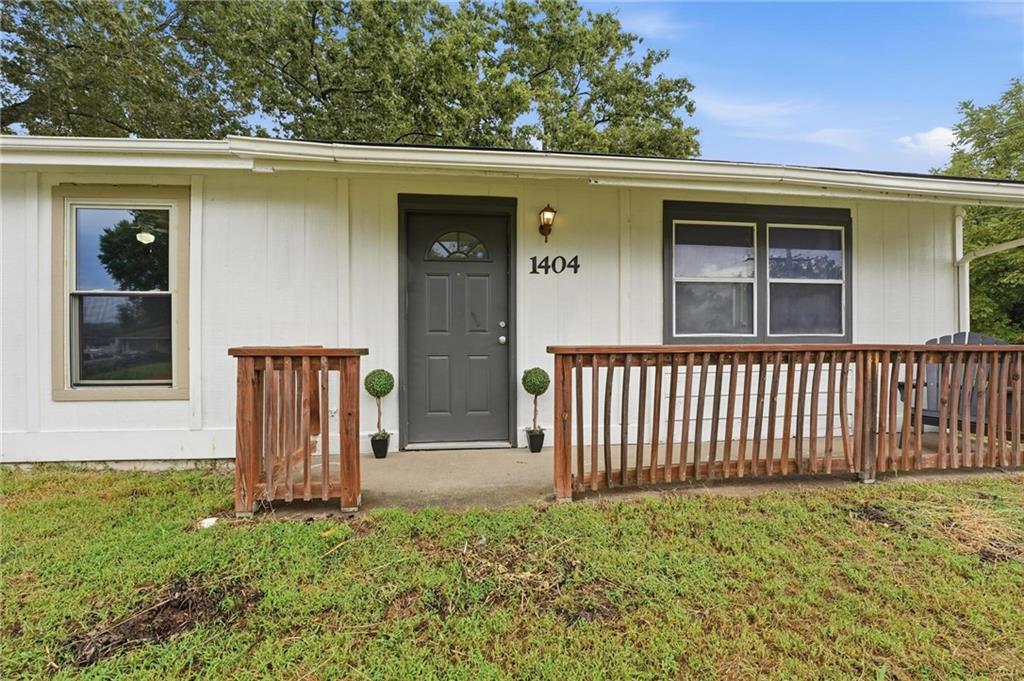 1404 Shawnee St, Leavenworth, KS 66048