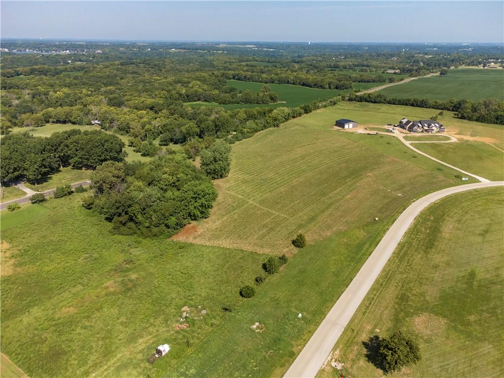 10510 S Cedar Ridge Trl, Oak Grove, MO 64029