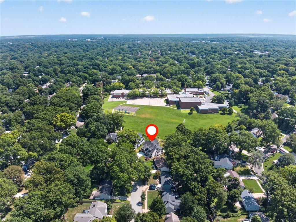 2905 W 72nd St, Prairie Village, KS 66208
