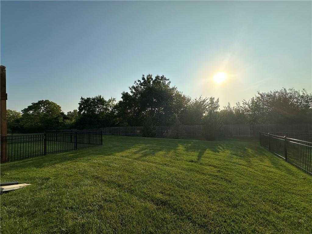 2938 SW Arboridge Dr, Lee's Summit, MO 64082