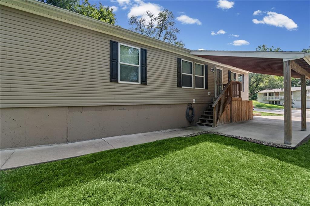 1108 NE 52nd Ter, Kansas City, MO 64118