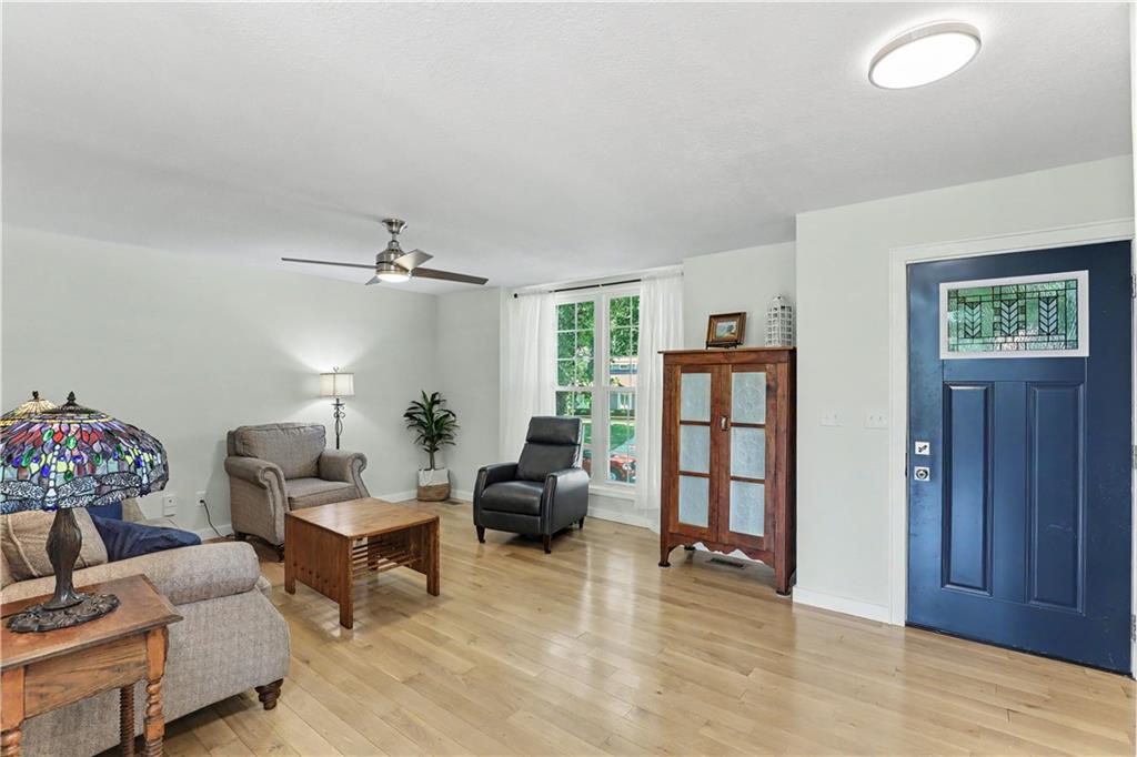 4051 SW Clipper Ln, Lee's Summit, MO 64082