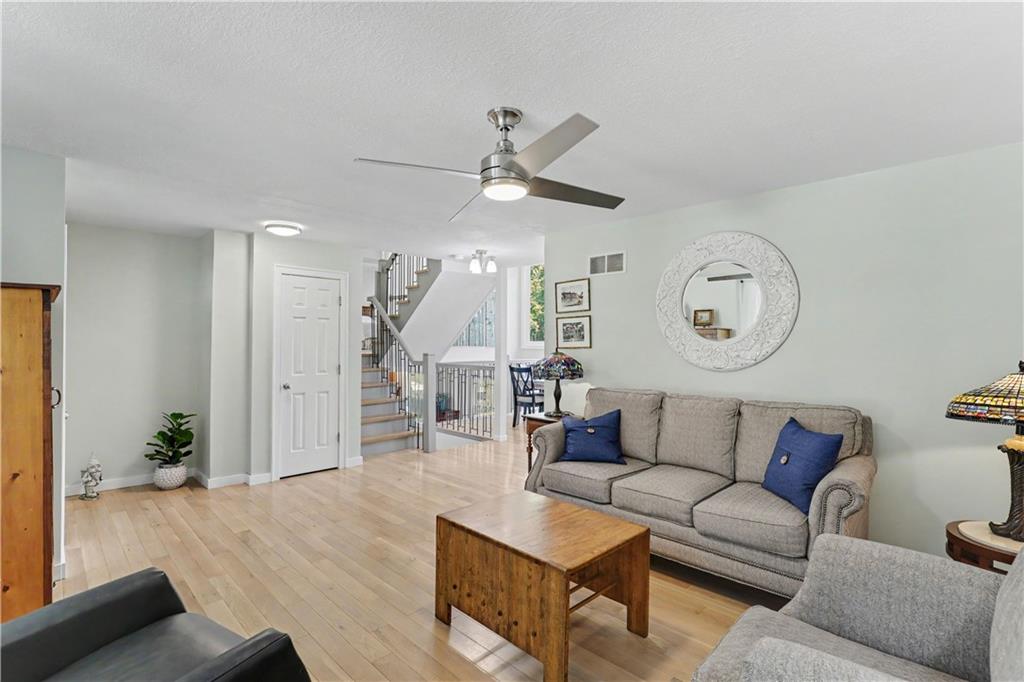 4051 SW Clipper Ln, Lee's Summit, MO 64082