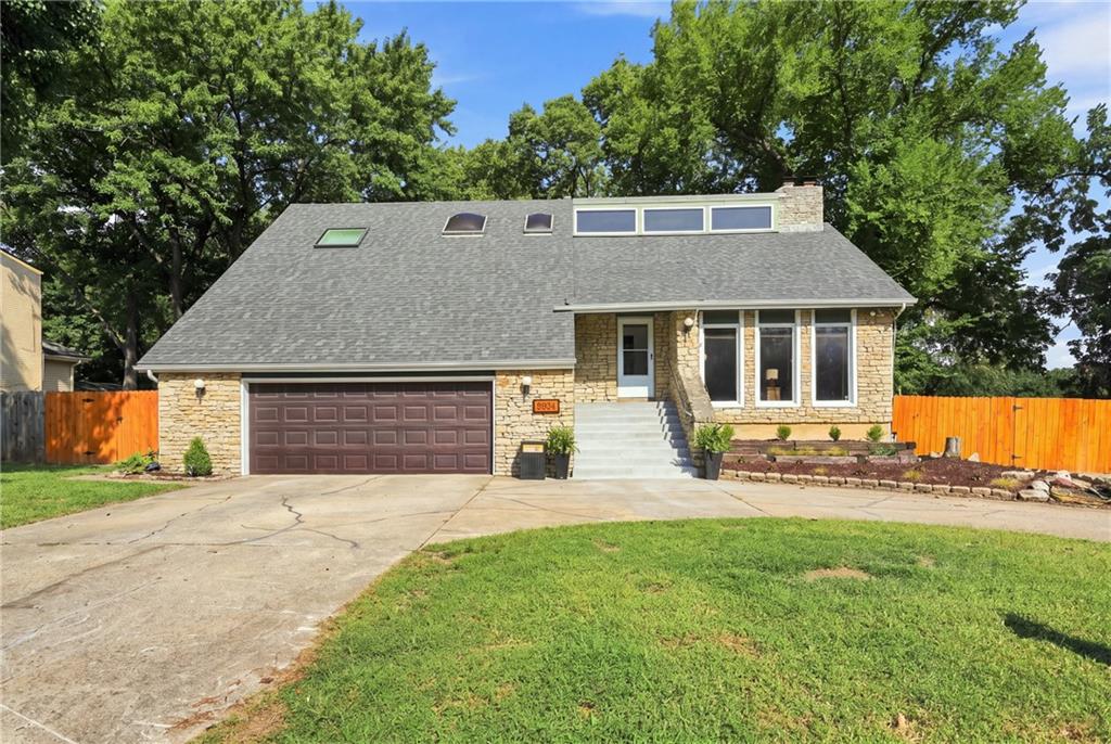 5304 Queal Dr, Shawnee, KS 66203