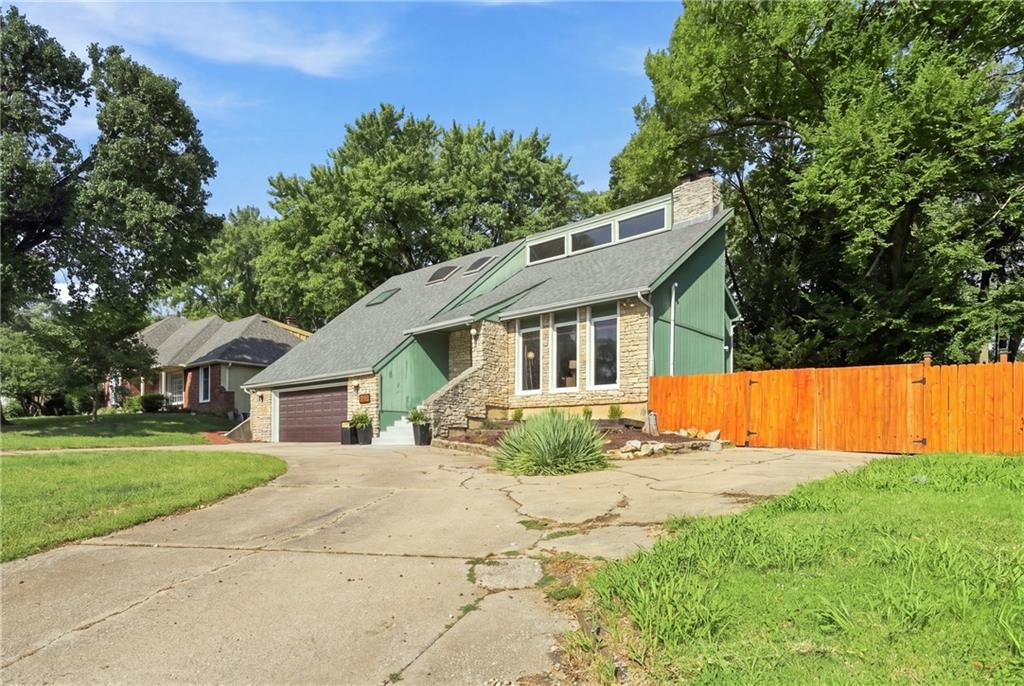 5304 Queal Dr, Shawnee, KS 66203