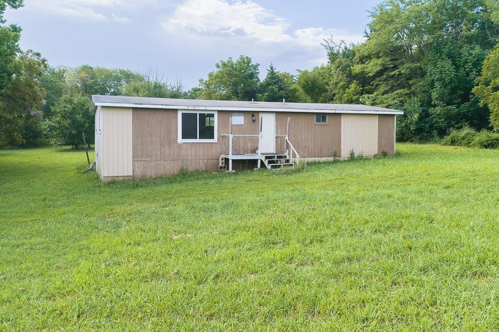 9445 Village Ln, Ozawkie, KS 66070