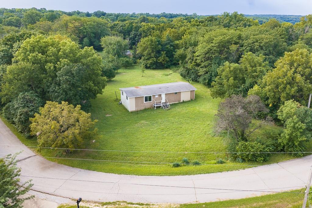 9445 Village Ln, Ozawkie, KS 66070