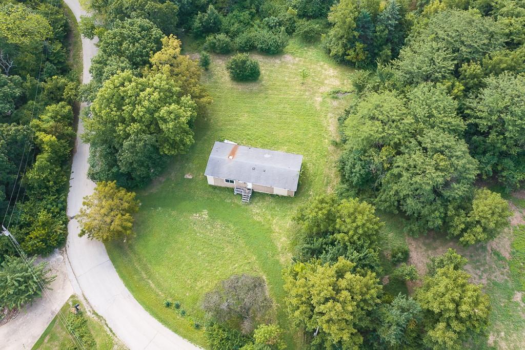 9445 Village Ln, Ozawkie, KS 66070