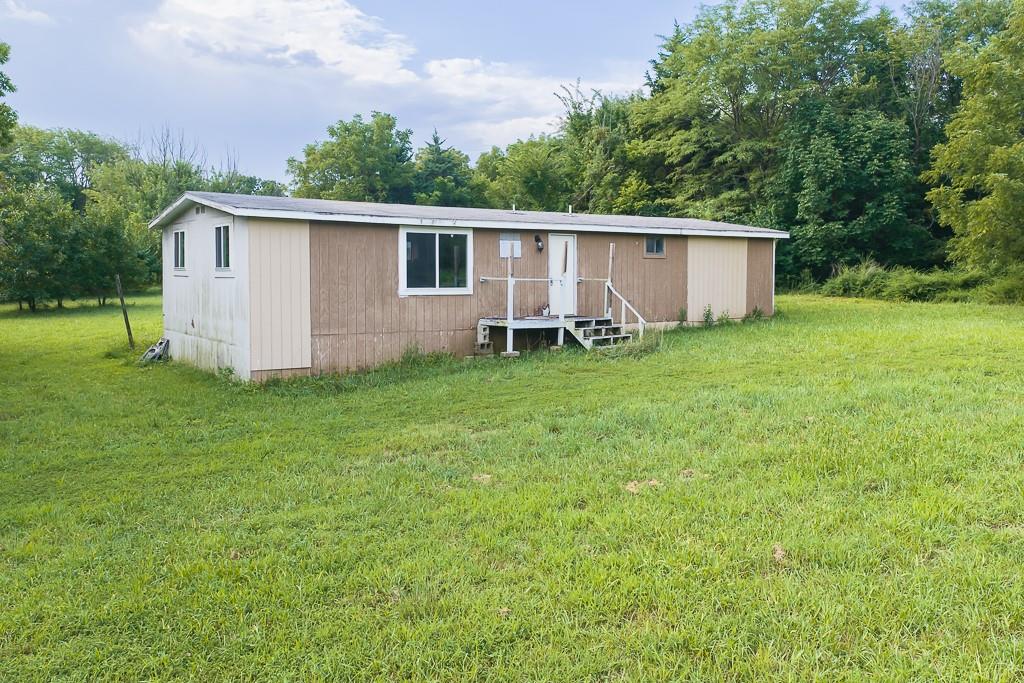 9445 Village Ln, Ozawkie, KS 66070