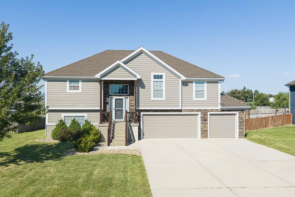 6996 141st St, Basehor, KS 66007