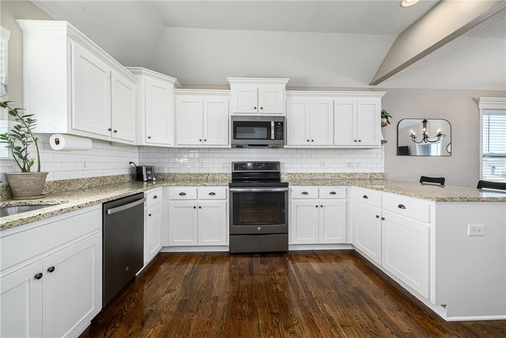 6996 141st St, Basehor, KS 66007